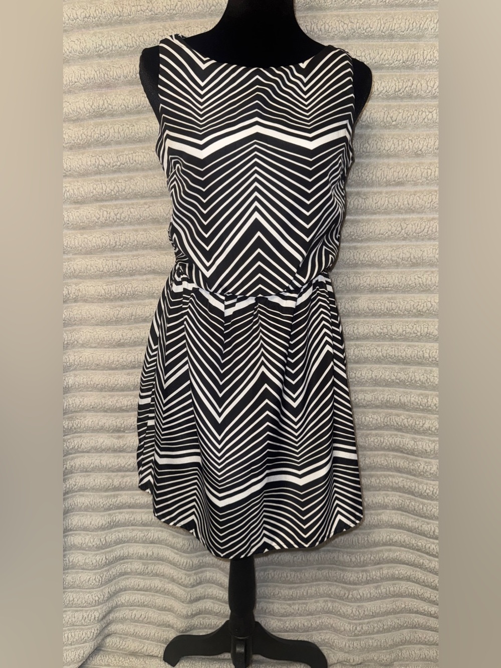 Sequin Hearts Black White Chevron Mini Dress Size Small